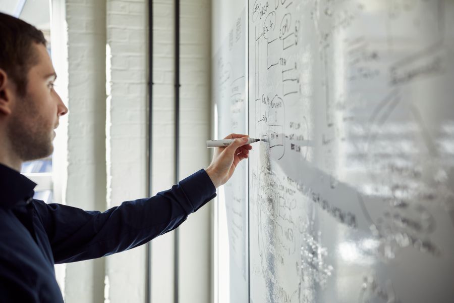 Conception d'applications pour la gestion règlementaire des bâtiments et des entreprises